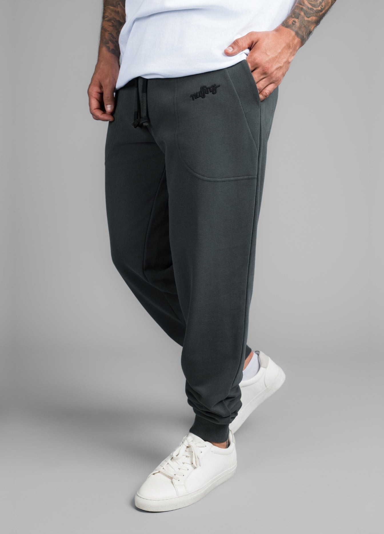 UNEXPLORED SOLID PANTS