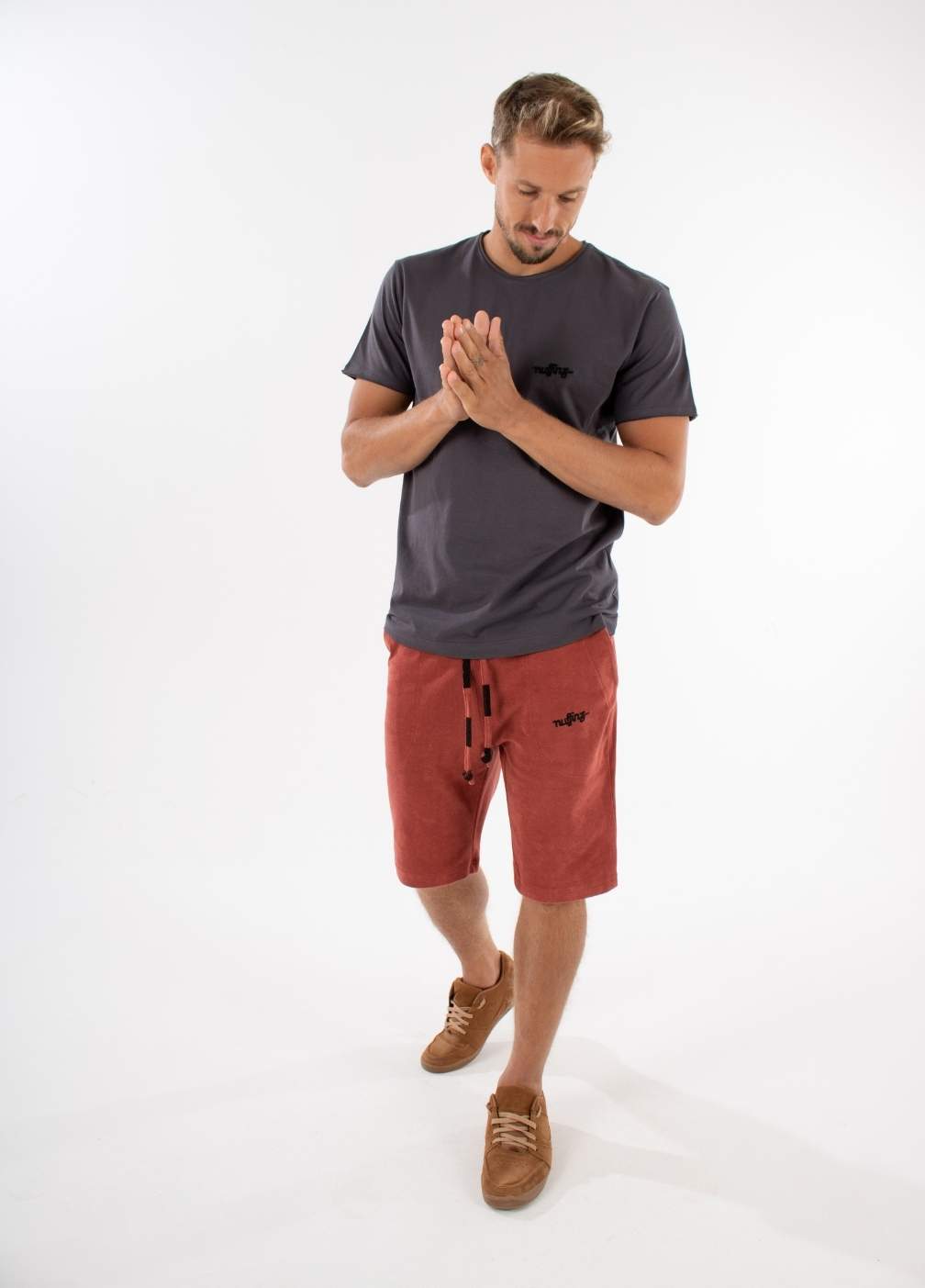 nuffinz TANDOORI SPICE TOWEL SHORTS - whole outfit visible from the front - made out of organic terry cloth - sustainable men's shorts - red unicolor
