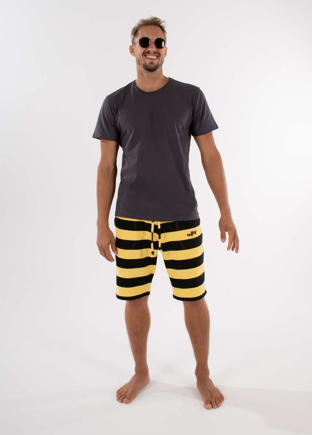 nuffinz YARROW TOWEL SHORTS ST - whole outfit visible from the front - made out of organic terry cloth - sustainable men's shorts - sunshine yellow striped