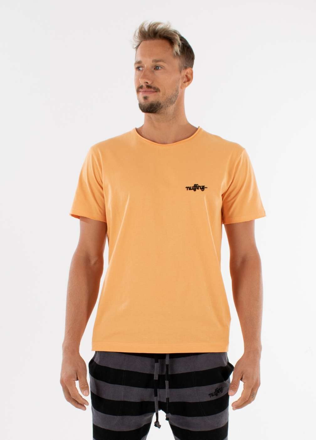 nuffinz GOLD EARTH T-SHIRT PURE - whole outfit visible from the front - sustainable men's t shirts - orange
